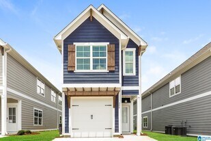 200 Creek Run Way in Calera, AL - Building Photo