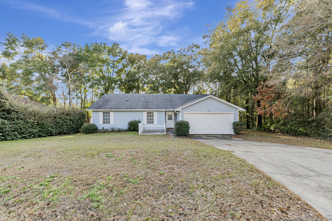 2983 Windsor Cir in Crestview, FL - Building Photo