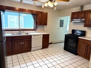 234 Brook Rd in Milton, MA - Foto de edificio - Building Photo