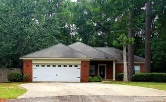 105 Diane Cir in Daphne, AL - Building Photo