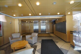 22 Chestnut Pl, Unit 403 in Brookline, MA - Building Photo - Building Photo