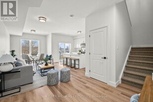 470 Darcy Dr in Strathroy-Caradoc, ON - Building Photo