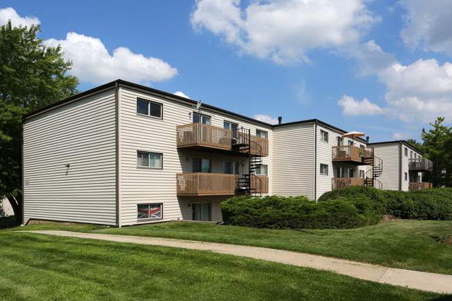 Prairie Pointe in St. Charles, IL - Foto de edificio - Building Photo