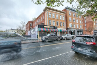 821 Park St in Hartford, CT - Foto de edificio - Building Photo