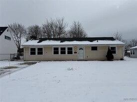 52 Carol Ln in Grand Island, NY - Building Photo