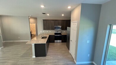 674 Toni St SW in Palm Bay, FL - Building Photo - Building Photo