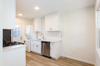 7621 Normal Ave in La Mesa, CA - Building Photo - Building Photo