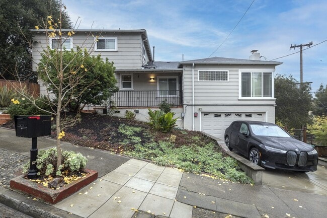 property at 3440 Oak Knoll Blvd