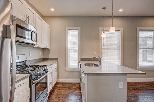 147 Boston St, Unit 3 in Boston, MA - Building Photo - Building Photo