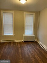 736 S Pershing Ave in York, PA - Building Photo