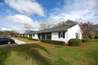 Crystalwood Apartments in Lakeland, FL - Building Photo - Building Photo