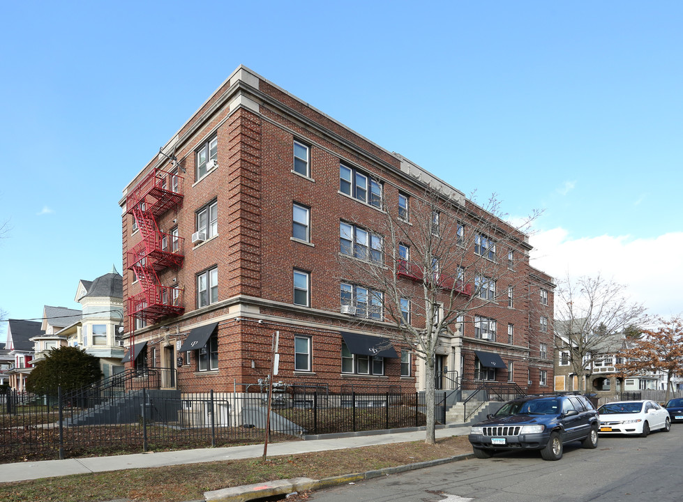 Winthrop Apartments in New Haven, CT - Building Photo