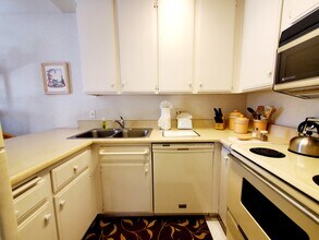 470 S Calle Encilia, Unit B4 in Palm Springs, CA - Building Photo - Building Photo
