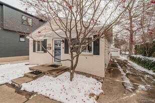 122 N Helen Ave in Rochester, MI - Building Photo