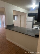 5235 Golden Ln in Las Vegas, NV - Foto de edificio - Building Photo