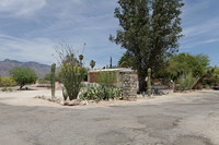 Catalina Foothills Lodge Apartments in Tucson, AZ - Building Photo - Building Photo