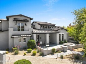 9979 E Toms Thumb in Scottsdale, AZ - Building Photo