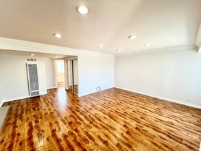 924 Gaviota Ave, Unit 303 in Long Beach, CA - Foto de edificio - Building Photo