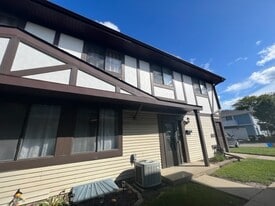 1367 Sacramento Dr in Hanover Park, IL - Building Photo