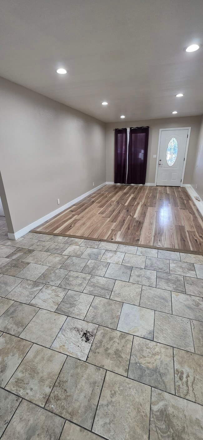 956 E 55th St, Unit 956 in Los Angeles, CA - Building Photo - Building Photo