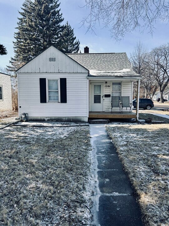 1201 15th St S in Fargo, ND - Building Photo