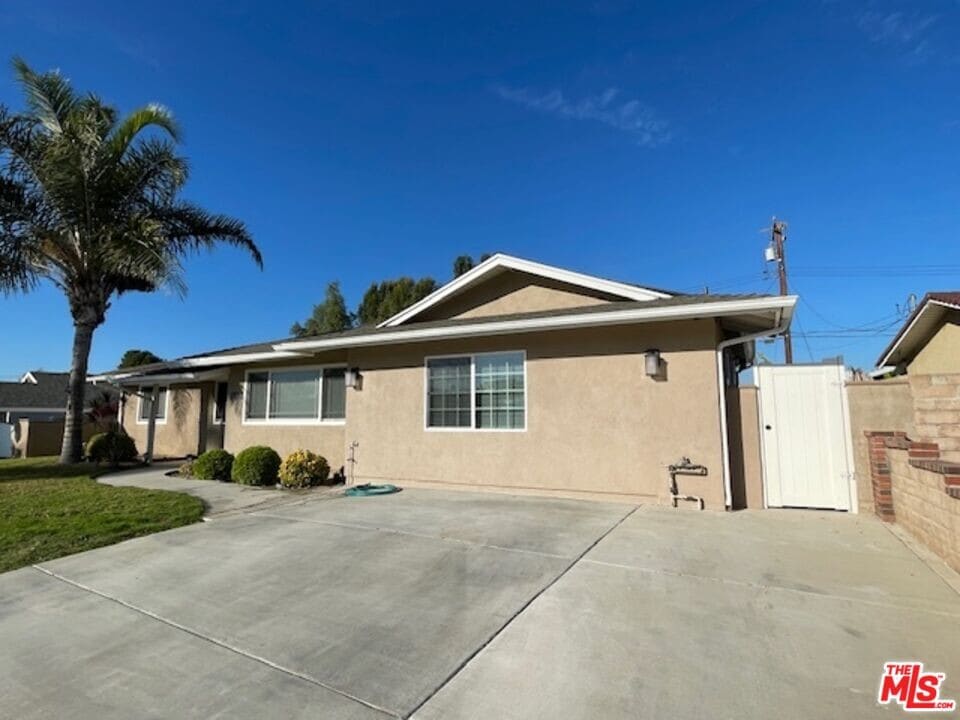 2615 Elizondo Ave in Simi Valley, CA - Building Photo