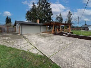 2409 Ranch Dr in Springfield, OR - Building Photo - Building Photo