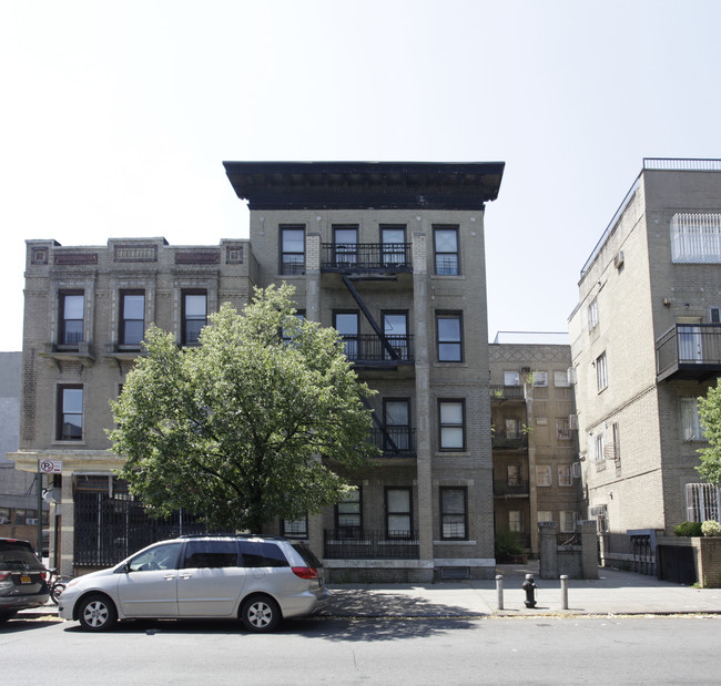 Sarian in Brooklyn, NY - Foto de edificio - Building Photo