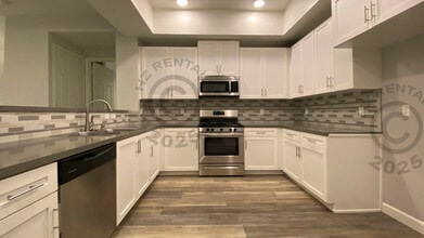 4663 Cahuenga Blvd in Toluca Lake, CA - Foto de edificio - Building Photo