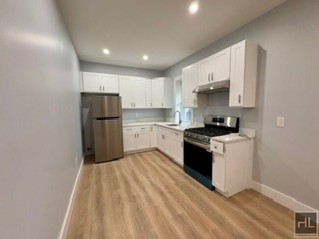 13 Monroe St in Yonkers, NY - Building Photo - Building Photo