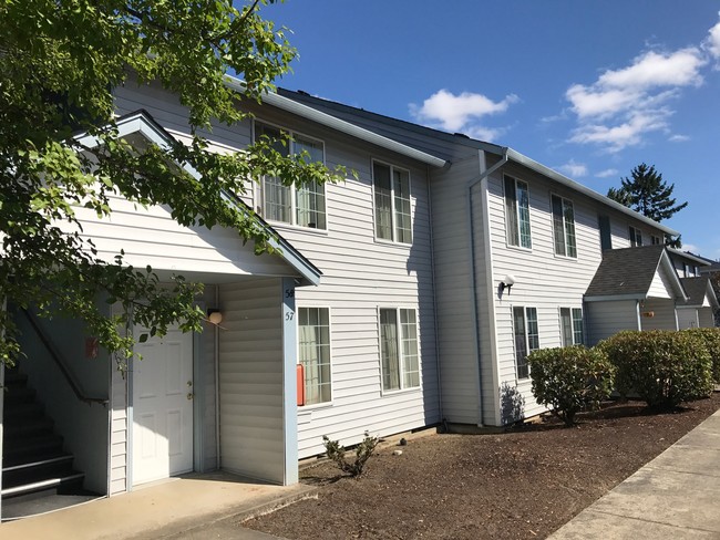 Hidden Oaks Apartments in Saint Helens, OR - Building Photo - Building Photo