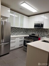 5061 Beech Ct in Monmouth Junction, NJ - Building Photo - Building Photo