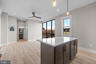 400 S Conkling St in Baltimore, MD - Foto de edificio - Building Photo