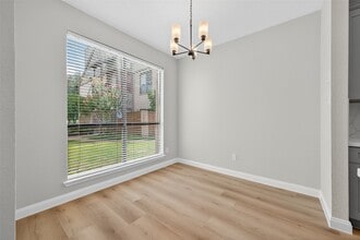 8205 Sands Point Dr in Houston, TX - Building Photo - Building Photo