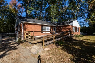 105 Country Park Rd in Greensboro, NC - Foto de edificio - Building Photo