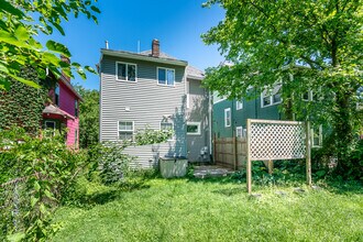 2435 Summit St in Columbus, OH - Building Photo - Building Photo