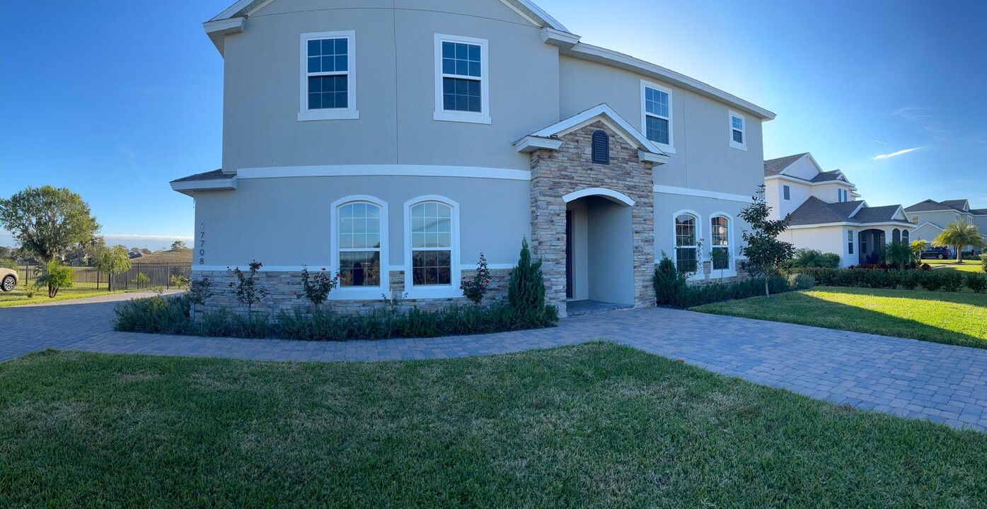 17708 Sawgrass Run in Tavares, FL - Building Photo