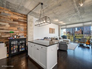 321 S Sangamon St in Chicago, IL - Building Photo - Building Photo