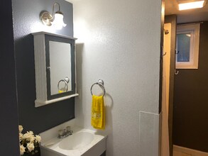 1129 Magnolia Ave, Unit 2 in Redding, CA - Foto de edificio - Building Photo