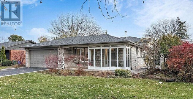 194 Sewell Dr in Oakville, ON - Building Photo - Building Photo