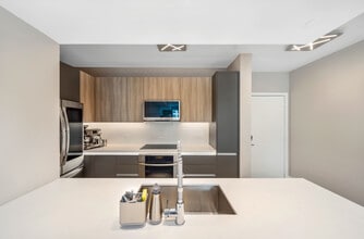 951 Brickell Ave, Unit 2801 in Miami, FL - Building Photo - Building Photo