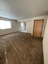 4609 S Baha Ave, Unit 101 in Sioux Falls, SD - Foto de edificio - Building Photo