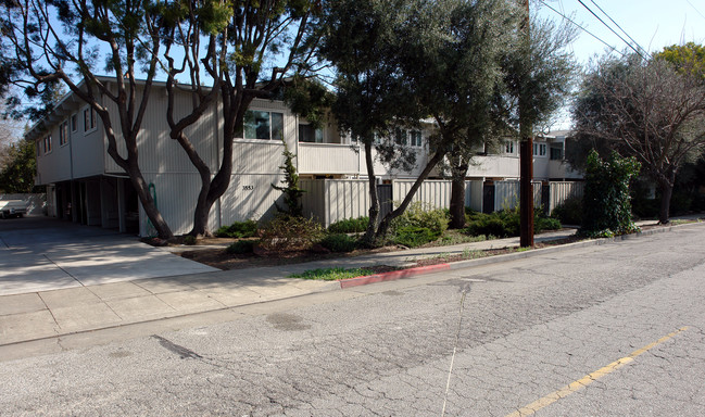 3553 Alma Street in Palo Alto, CA - Foto de edificio - Building Photo