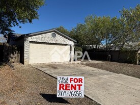 7915 Oval Meadows in San Antonio, TX - Building Photo