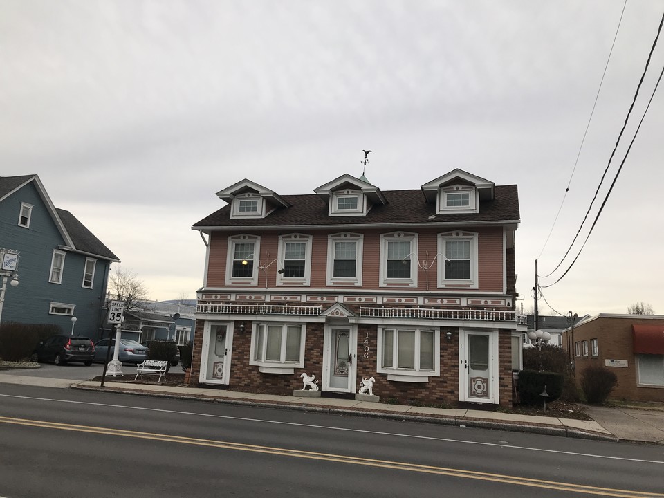 1406 3rd Ave, Unit 1 in Duncansville, PA - Foto de edificio