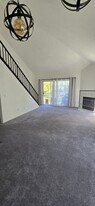 24155 Del Monte Dr, Unit 372 in Santa Clarita, CA - Building Photo