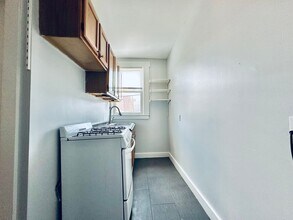 21-21 Lynwood Pl in New Haven, CT - Building Photo - Building Photo