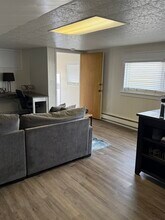 909 27th Ave in Fairbanks, AK - Foto de edificio - Building Photo