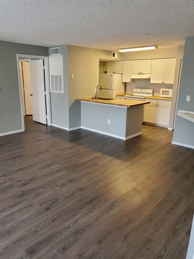 4105 Tropical Isle Blvd, Unit 223 in Kissimmee, FL - Building Photo - Building Photo