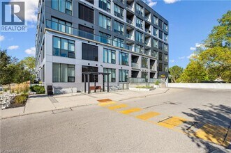 690 King St W in Kitchener, ON - Building Photo - Building Photo